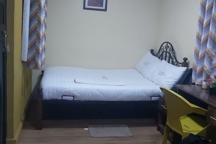 Room 4 of 26