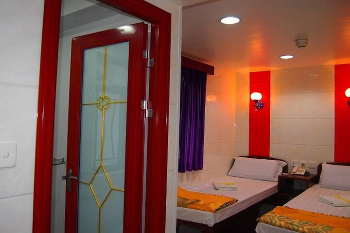 Room 34 of 60