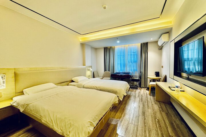 Room 11 of 20