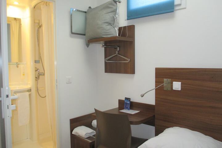 Room 8 of 62