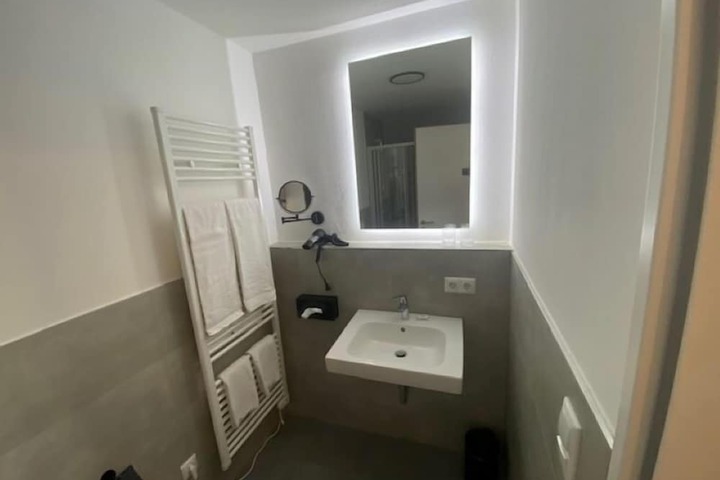 Room 34 of 35