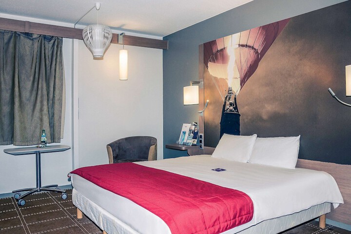 Room 4 of 83