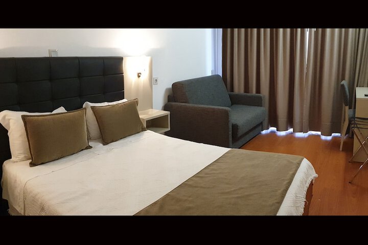 Room 10 of 83
