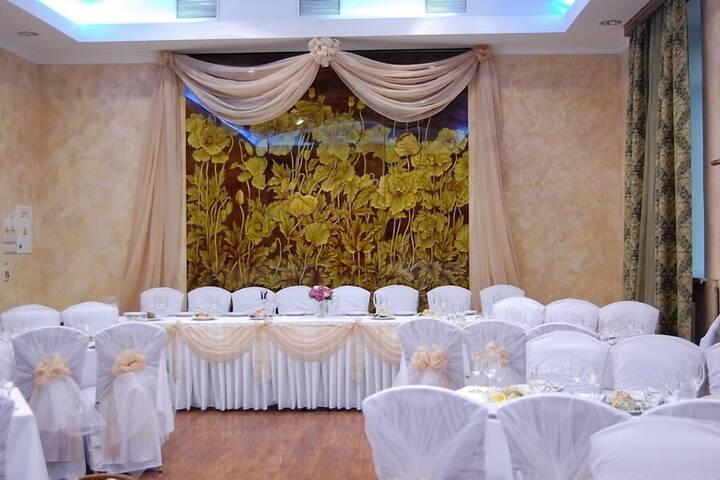 Ballroom/Hall 76 of 92