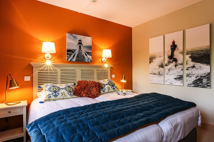 Room 5 of 104