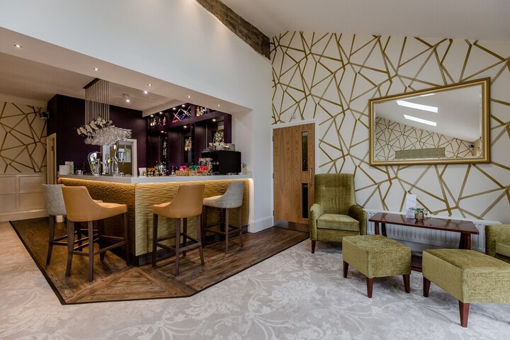 Lounge 47 of 64