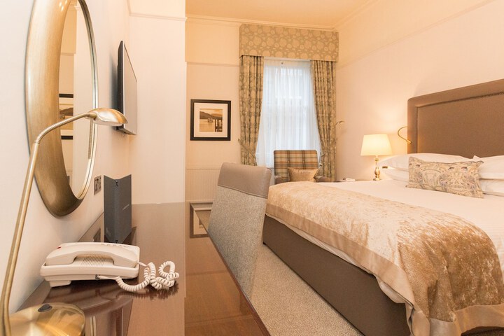 Room 15 of 120