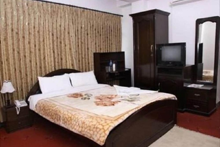 Room 2 of 4