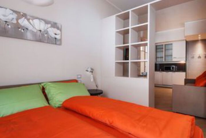 Room 4 of 12