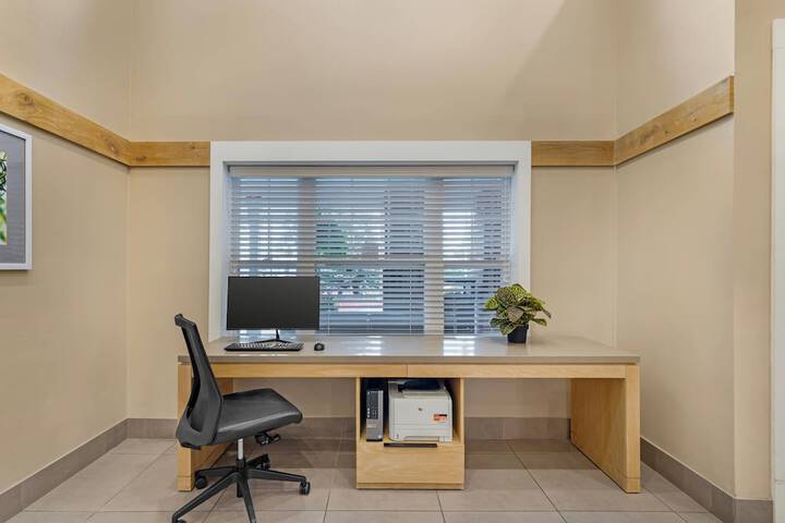 Business Center 47 of 53