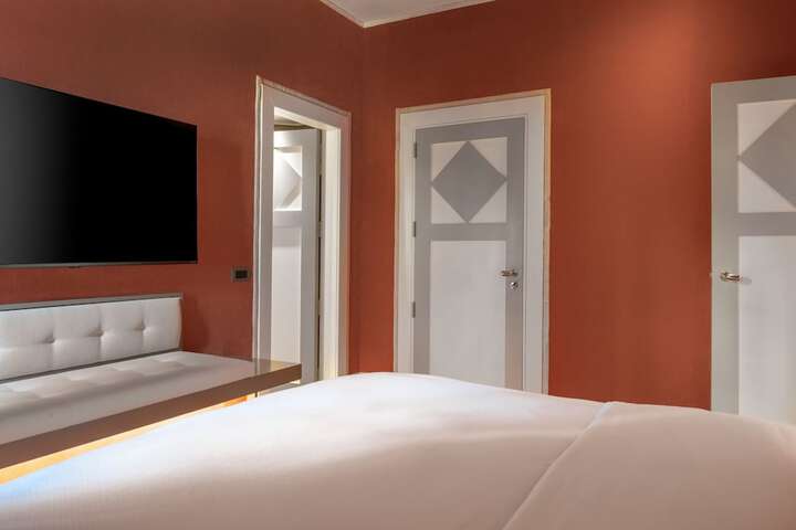 Room 27 of 232