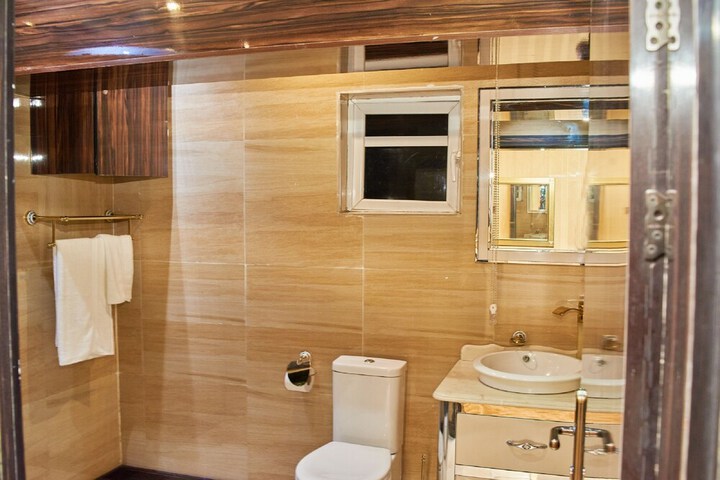 Room 12 of 15