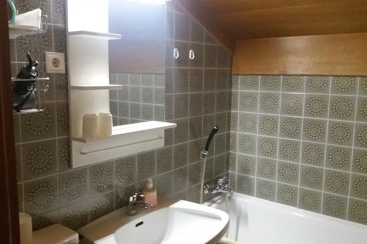 Room 7 of 17