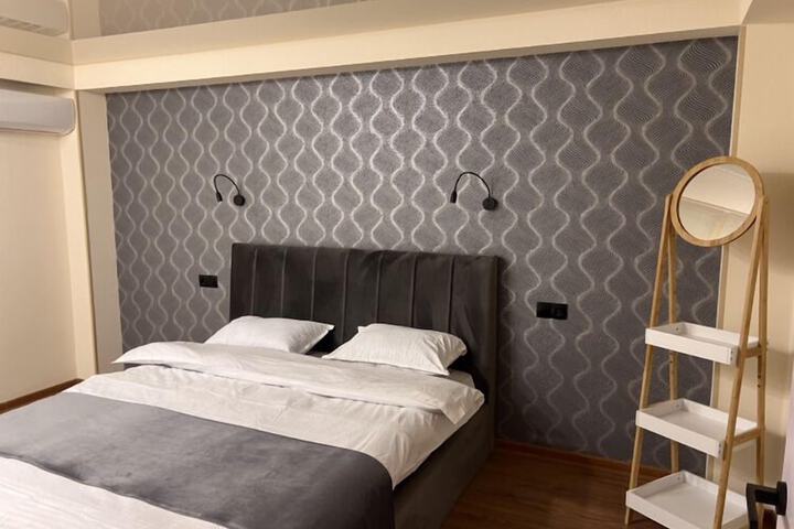 Room 9 of 32