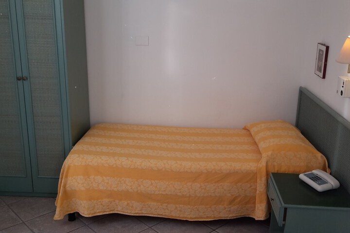 Room 9 of 51