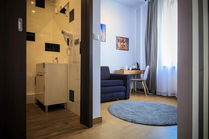 Room 5 of 66