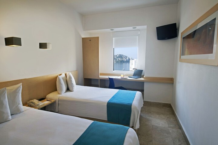 Room 13 of 30