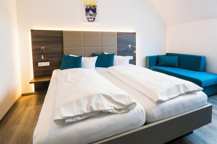 Room 13 of 40