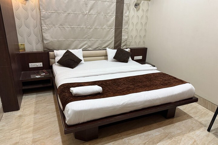 Room 4 of 11