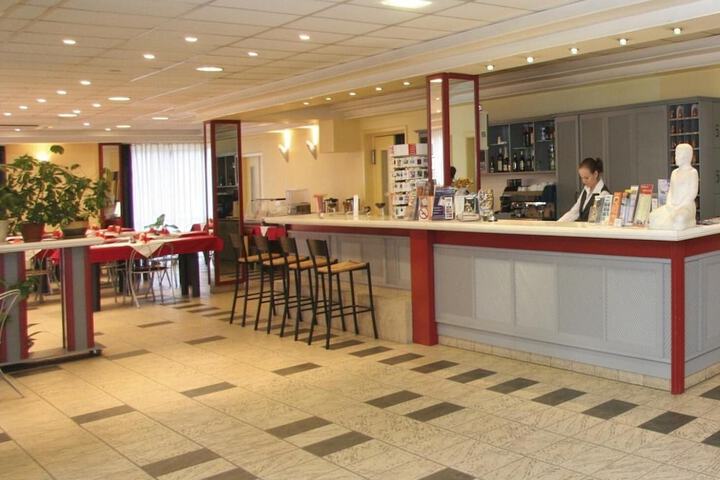 Entrance & Lobby