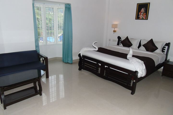 Room 11 of 25