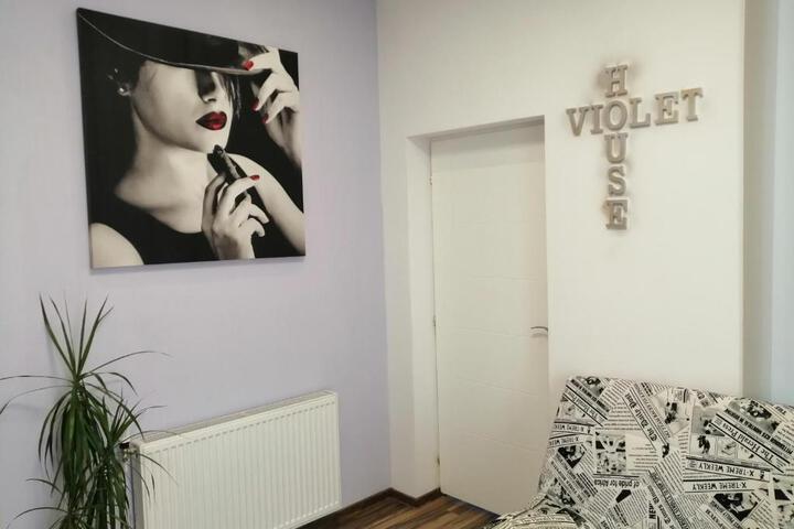 Room 10 of 17