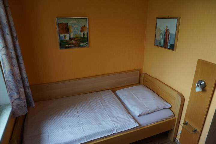Room 6 of 36