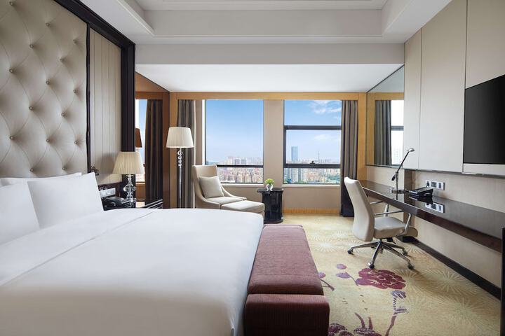 Room 27 of 103