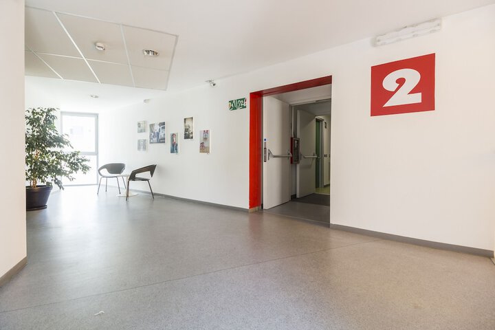 Ballroom/Hall 78 of 98