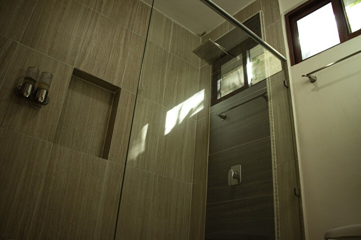 Room 25 of 76