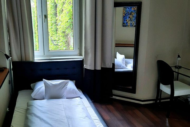 Room 13 of 47