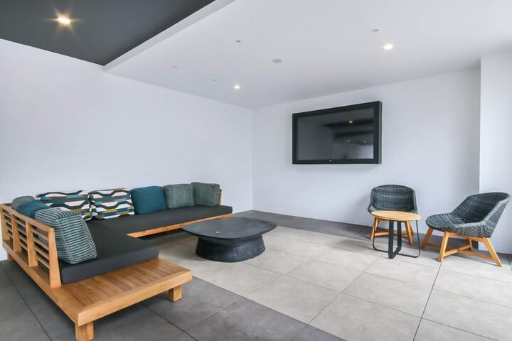 Room 10 of 24