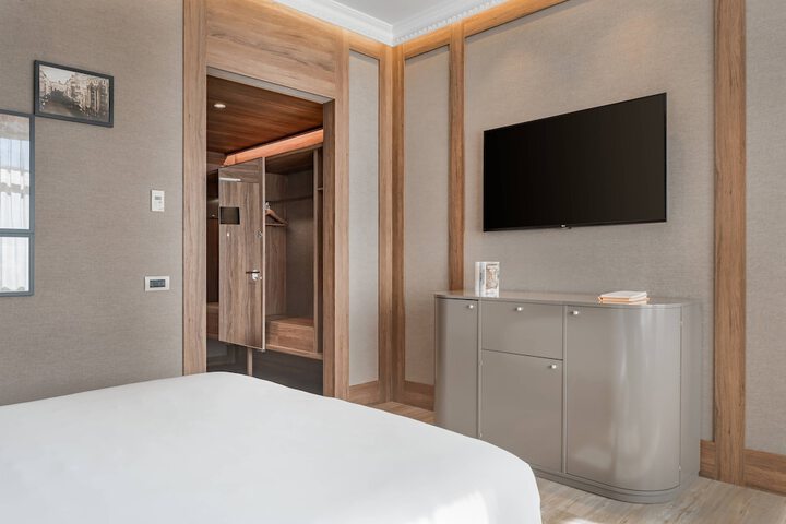Room 15 of 52