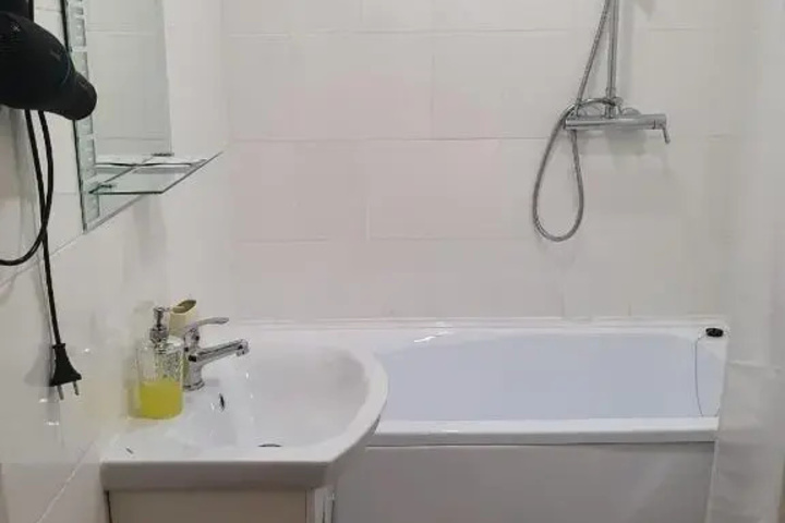 Room 5 of 12