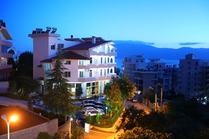 HOTEL AURORA