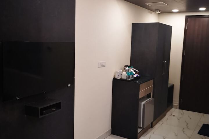 Room 53 of 98