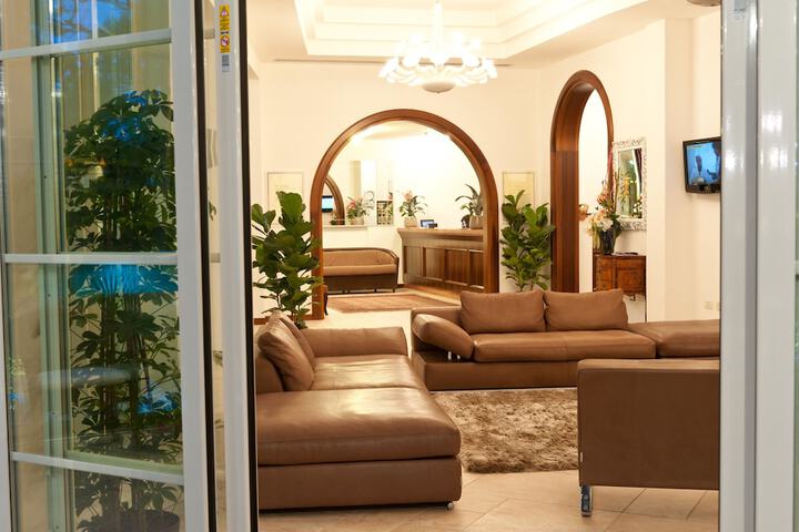 Entrance & Lobby