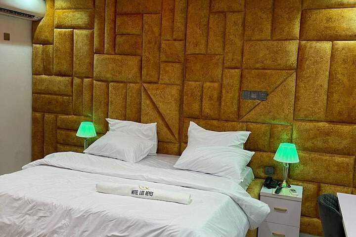Room 9 of 24