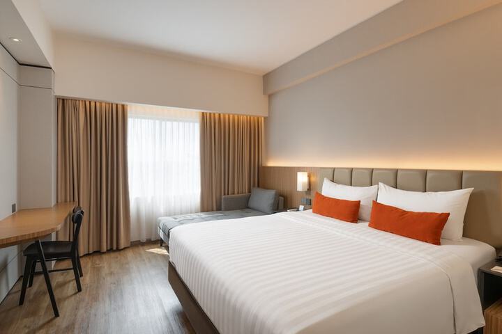 Room 9 of 28