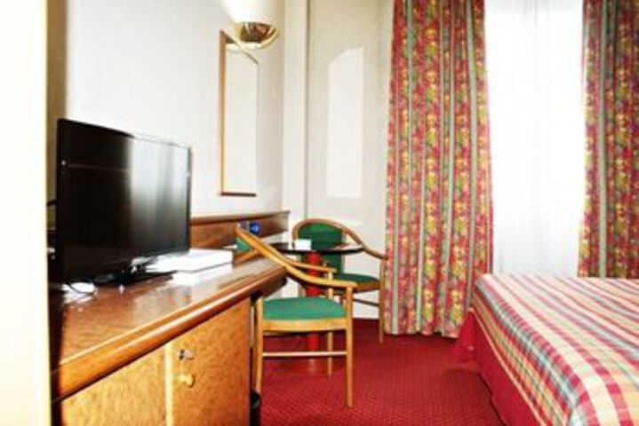 Room 22 of 43