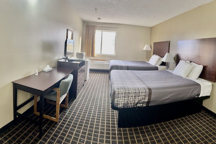 2 Queen Beds (6 of 6)
