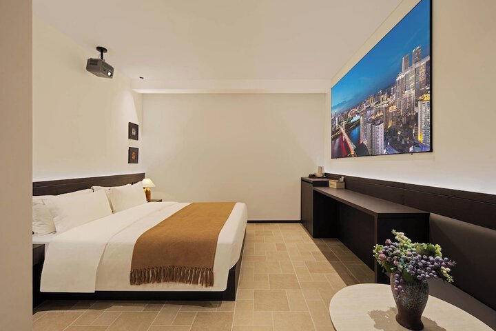 Room 80 of 112