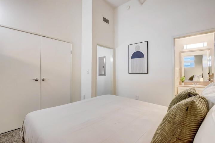 Room 3 of 194