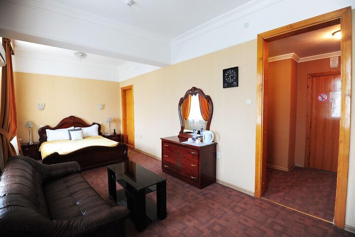 Room 14 of 28