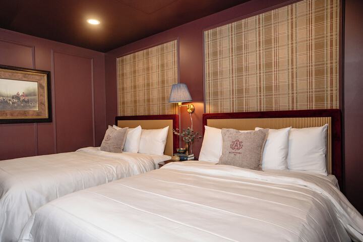 Room 13 of 26