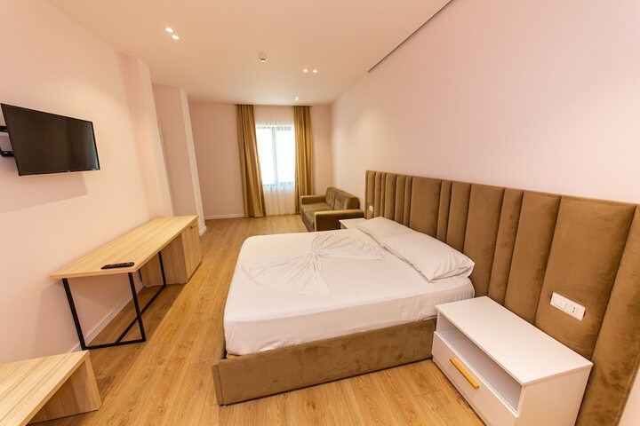 Room 7 of 73
