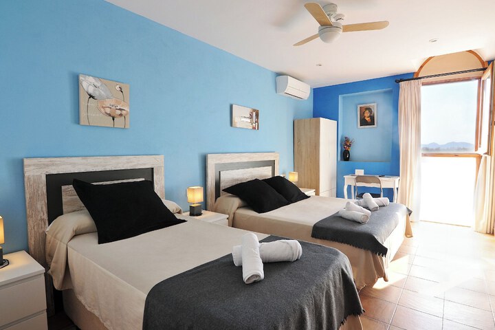 Room 10 of 74