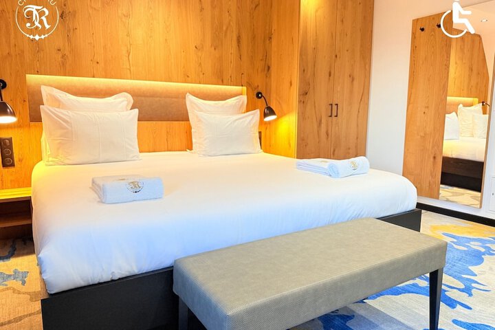 Room 104 of 217