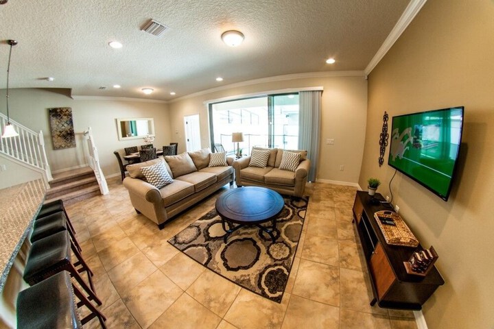 Lounge 52 of 65
