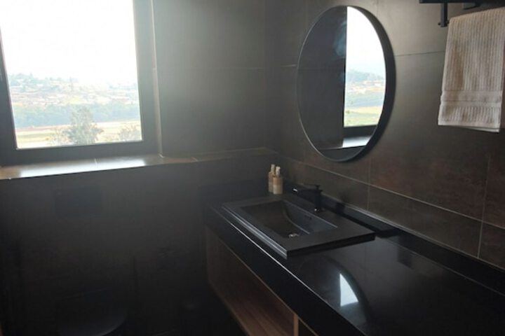 Room 85 of 106